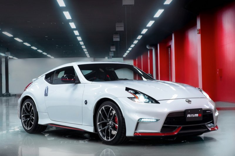 Nissan официально рассекретил спорткар 370Z Nismo 2015