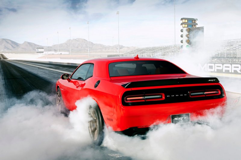 Dodge представил «заряженный» масл кар Challenger SRT Hellcat