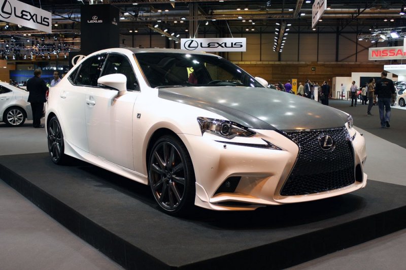 Lexus представил юбилейный седан IS F-Sport 25th Anniversary