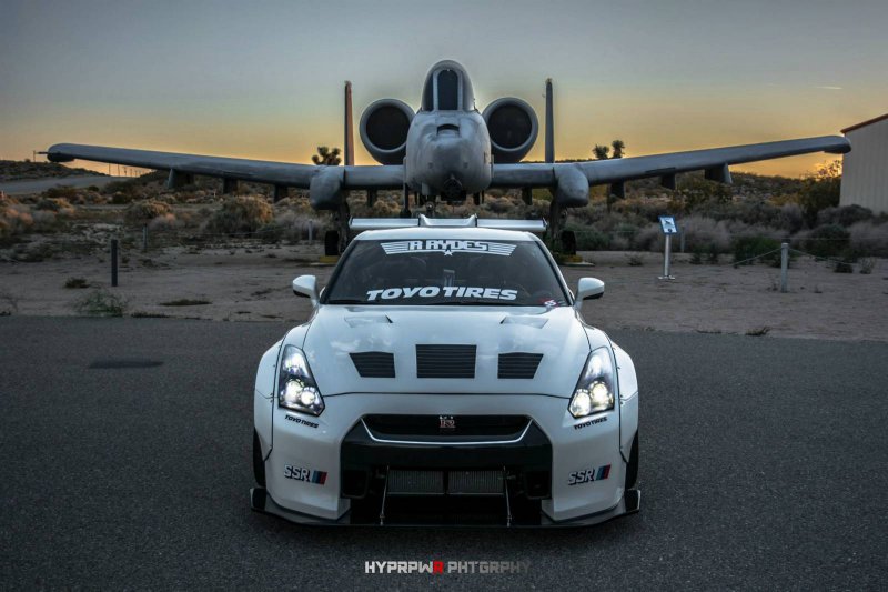 Nissan GT-R в обвесе Liberty Walk