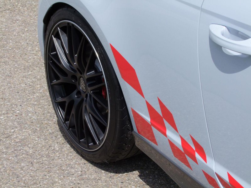 JE Design «перезарядил» хэтчбек Seat Leon Cupra 280