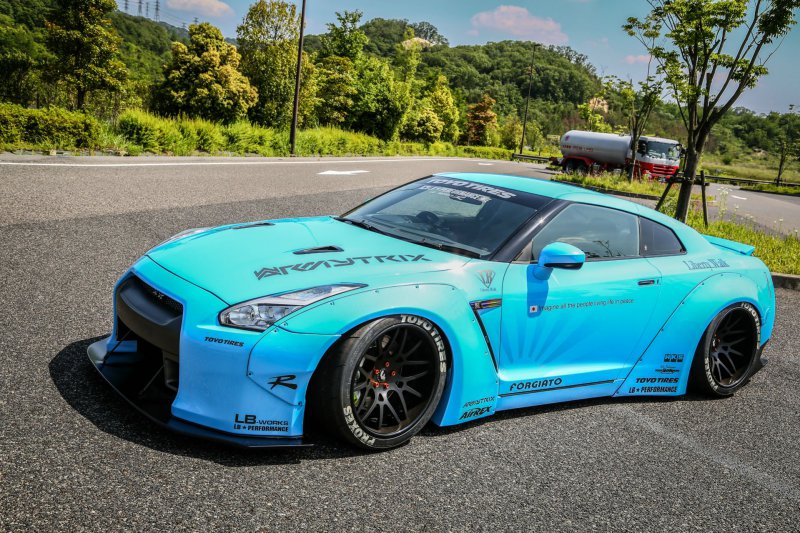 Nissan GT-R в обвесе Liberty Walk на дисках Forgiato Wheels