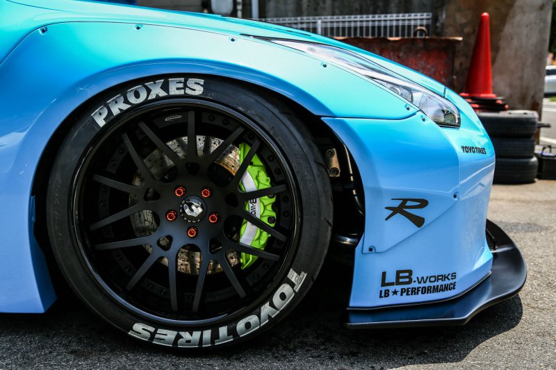 Nissan GT-R в обвесе Liberty Walk на дисках Forgiato Wheels