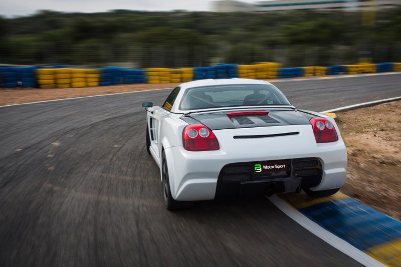 PB Motorsport приспособил Toyota MR2 для езды по треку