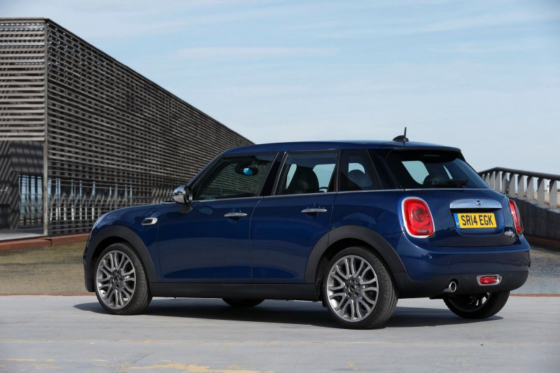 У MINI Cooper появилась пятидверная версия