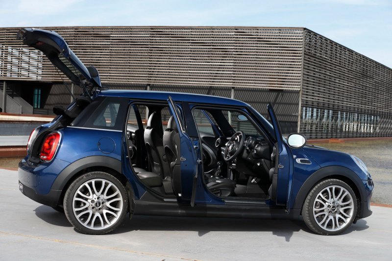 У MINI Cooper появилась пятидверная версия