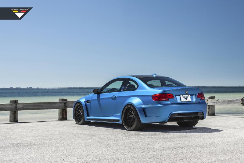 BMW M3 (E92) в широком обвесе GTRS3 от Vorsteiner