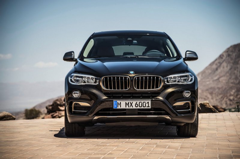 Компания BMW официально рассекретила новое поколение X6