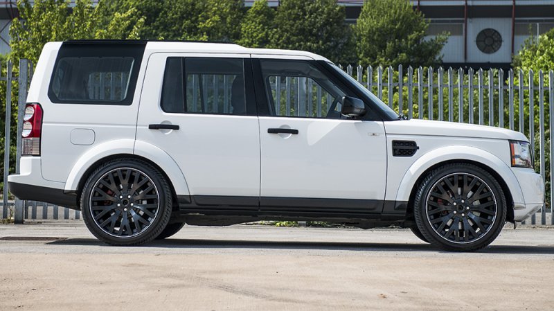 A. Kahn Design представил Kahn RS300 Land Rover Discovery