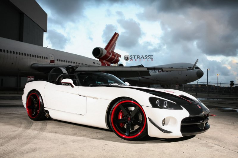 Dodge Viper SRT-10 Roadster на дисках Strasse Wheels