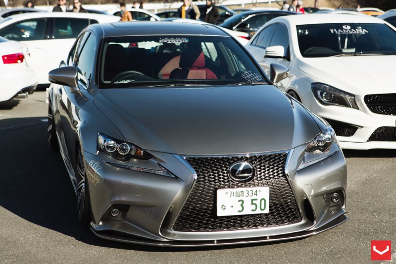 Lexus IS350 F Sport в обвесе Lexon на дисках Vossen