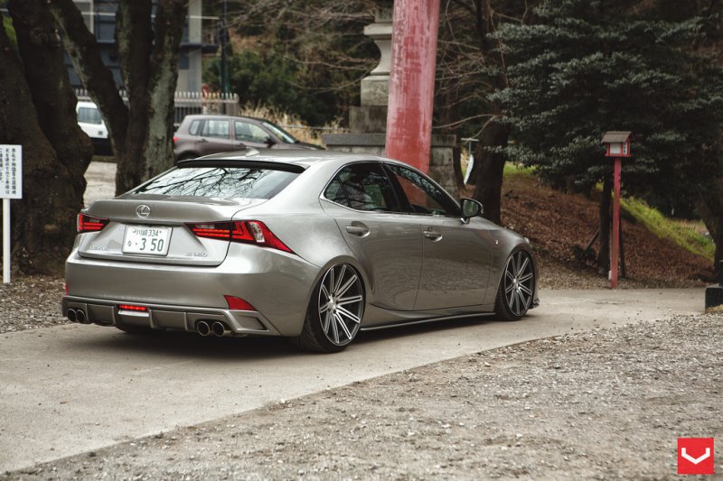 Lexus IS350 F Sport в обвесе Lexon на дисках Vossen