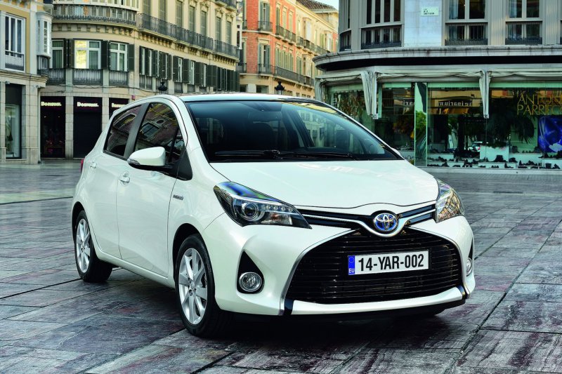 Тест-драйв Toyota Yaris (2015)