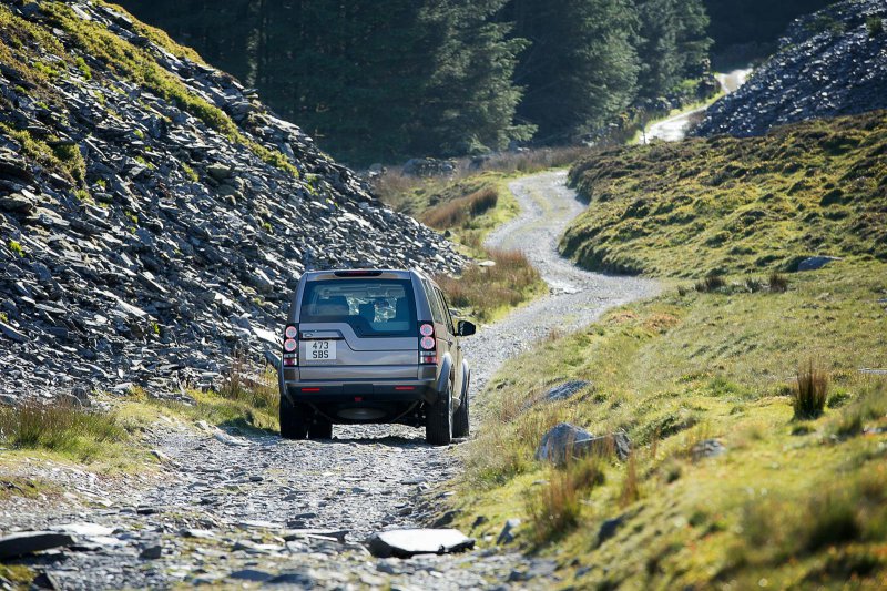 Land Rover слегка освежил внедорожник Discovery 