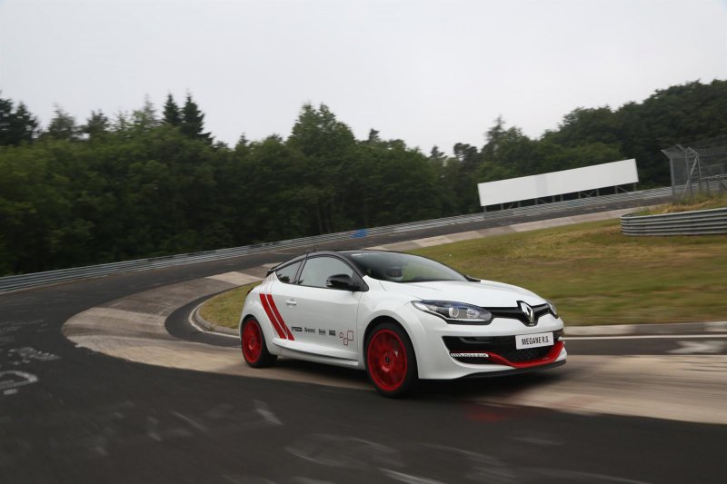 Renault Megane RS 275 Trophy-R установил рекорд Нюрбургринга