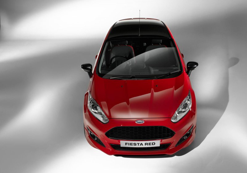 Ford представил 140-сильные хэтчбеки Fiesta Red и Black Edition