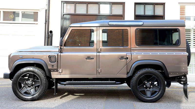 Land Rover Defender XS 110 Chelsea Wide Track от A. Kahn Design