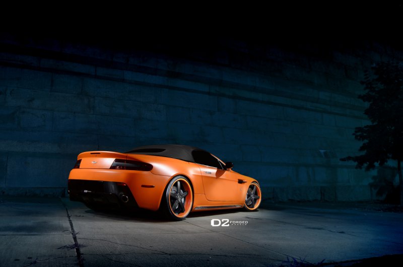 Aston Martin V8 Vantage Roadster на дисках D2Forged