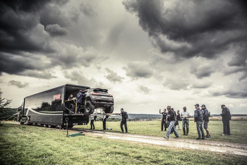 Peugeot полностью рассекретил раллийный внедорожник 2008 DKR