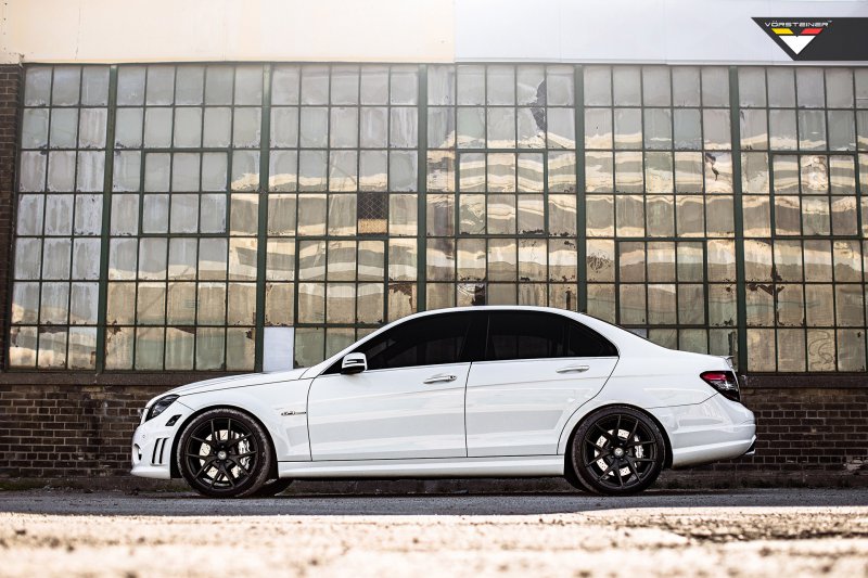 Mercedes-Benz C63 AMG на дисках Vorsteiner V-FF 101