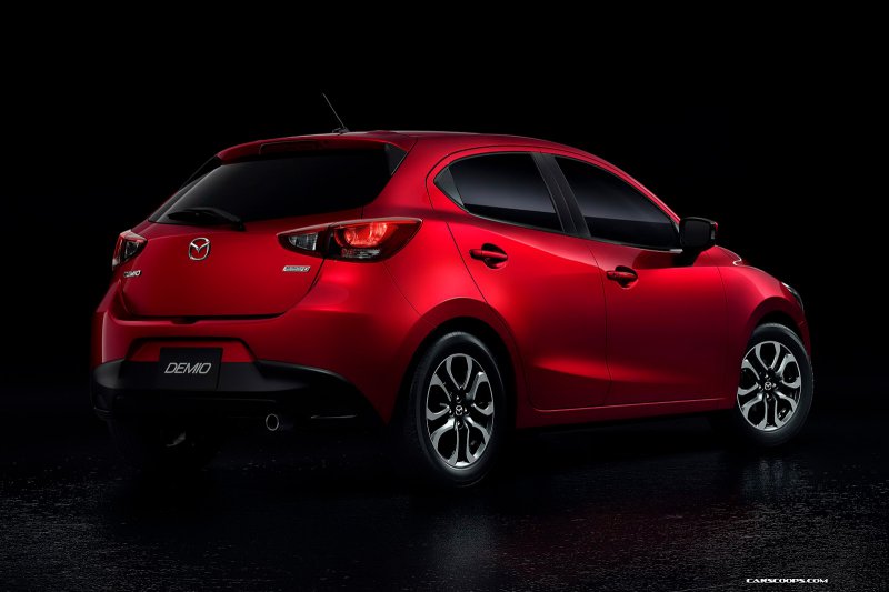 Компактный хэтчбек Mazda2 сменил поколение