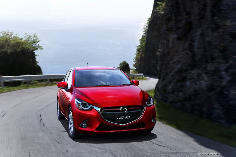 Компактный хэтчбек Mazda2 сменил поколение