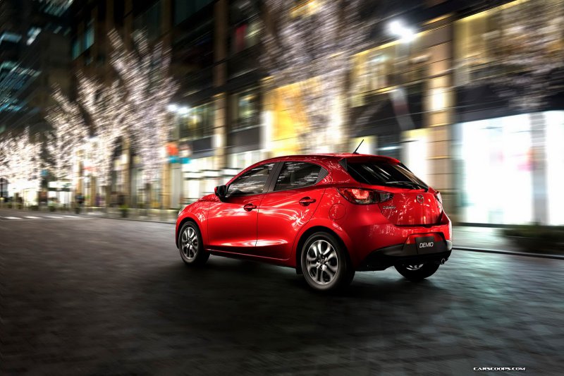 Компактный хэтчбек Mazda2 сменил поколение