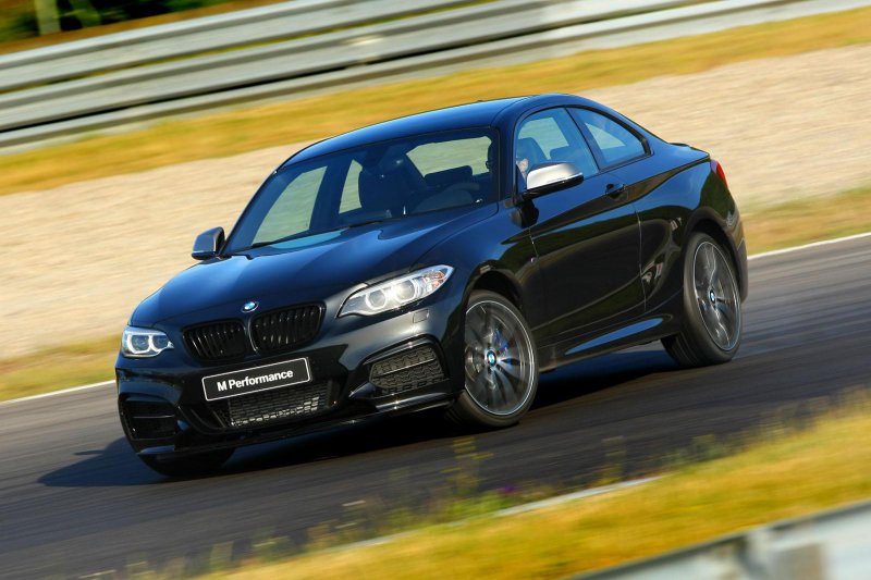 Компания BMW выпустила специальную версию M235i Track Edition