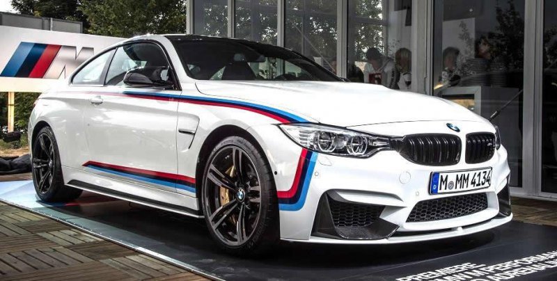 BMW М4 Coupe M Performance от дилерского центра Абу-Даби