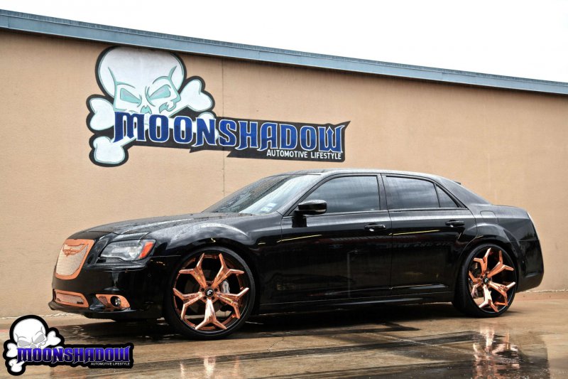 Chrysler 300 SRT на дисках Forgiato 24” от Moon Shadow Dallas