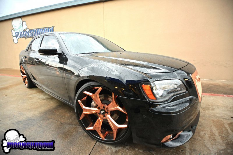 Chrysler 300 SRT на дисках Forgiato 24” от Moon Shadow Dallas