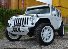 Белый матовый Jeep Wrangler Rubicon в кастомизации MC Customs