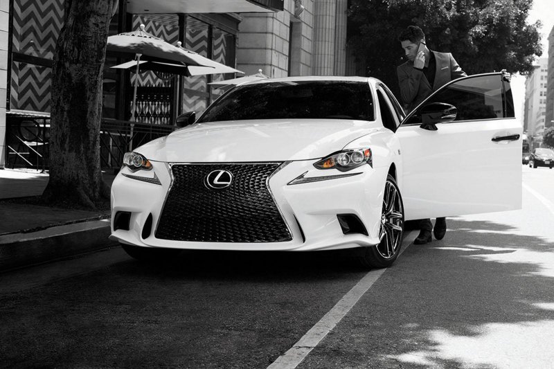 Lexus подготовил новую специальную линейку Crafted Line