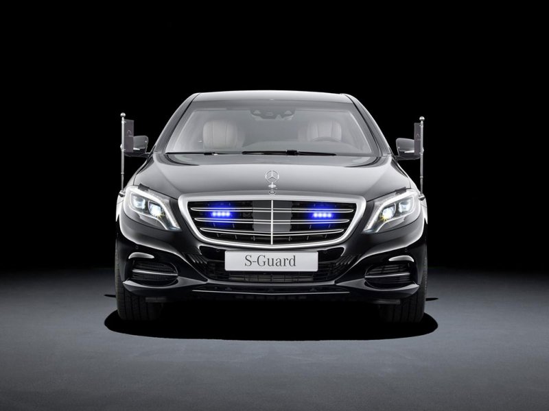 Mercedes-Benz представил бронированный лимузин S600 Guard