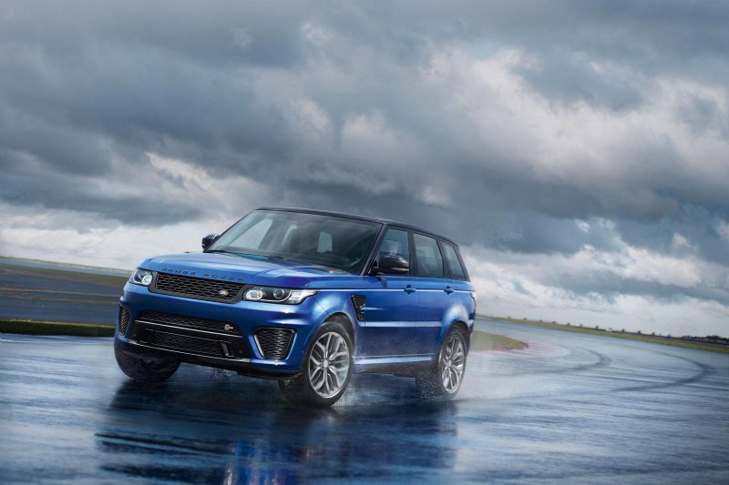 Land Rover рассекретил внедорожник Range Rover Sport SVR