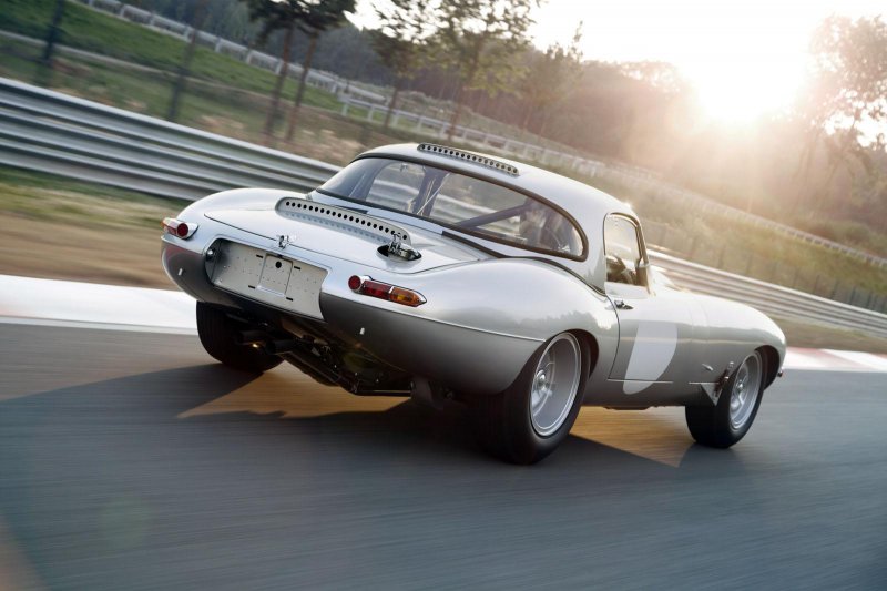 Jaguar выпустит шесть спорткаров Lightweight E-Type 1963 года