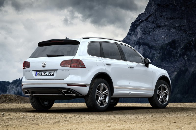 VW назвал цену внедорожника Touareg и представил пакет R-Line