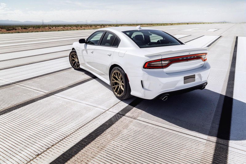 Dodge представил самый мощный в мире седан Charger SRT Hellcat