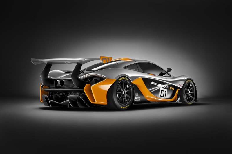 В Пеббл-Бич презентовали гоночный гиперкар McLaren P1 GTR