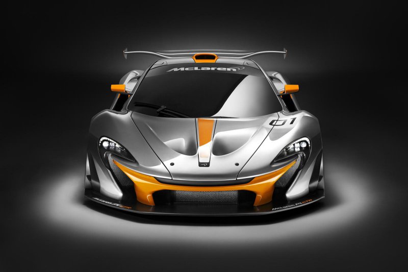 В Пеббл-Бич презентовали гоночный гиперкар McLaren P1 GTR