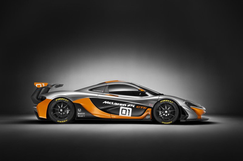 В Пеббл-Бич презентовали гоночный гиперкар McLaren P1 GTR