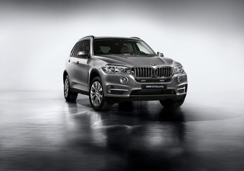 В Москве покажут бронированный крососвер BMW X5 Security Plus