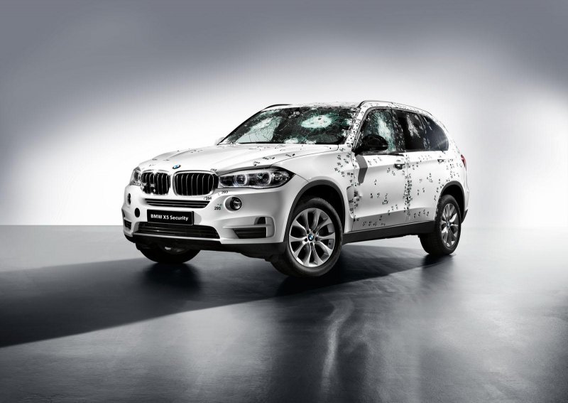 В Москве покажут бронированный крососвер BMW X5 Security Plus