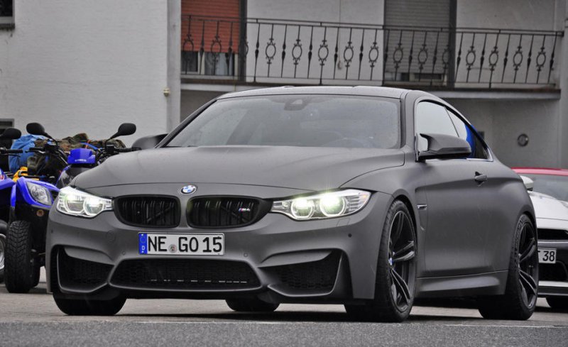 BMW M4 в индивидуальном исполнении отделения BMW Individual