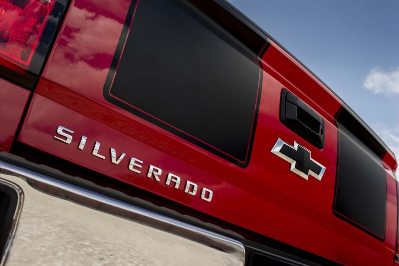 Chevrolet представил спецверсию Silverado Rally Edition