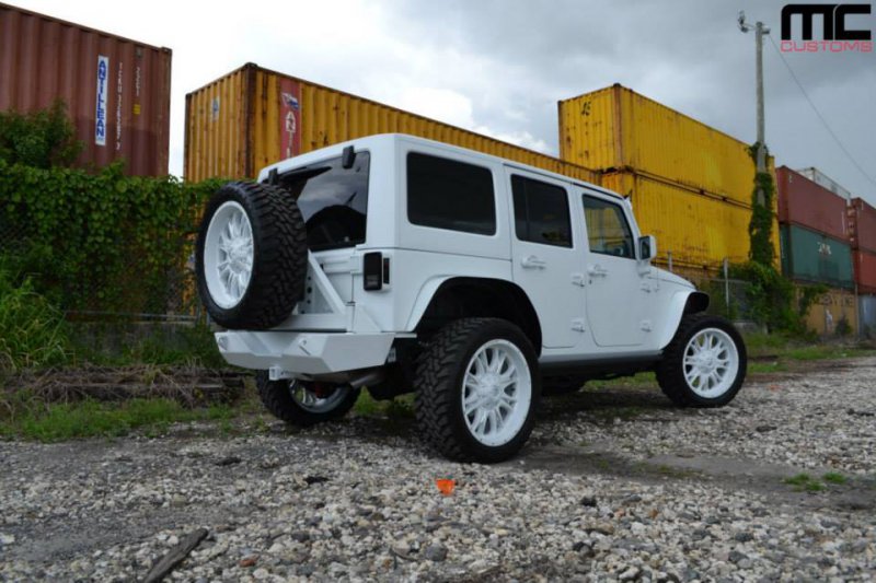 Белый матовый Jeep Wrangler Rubicon в кастомизации MC Customs