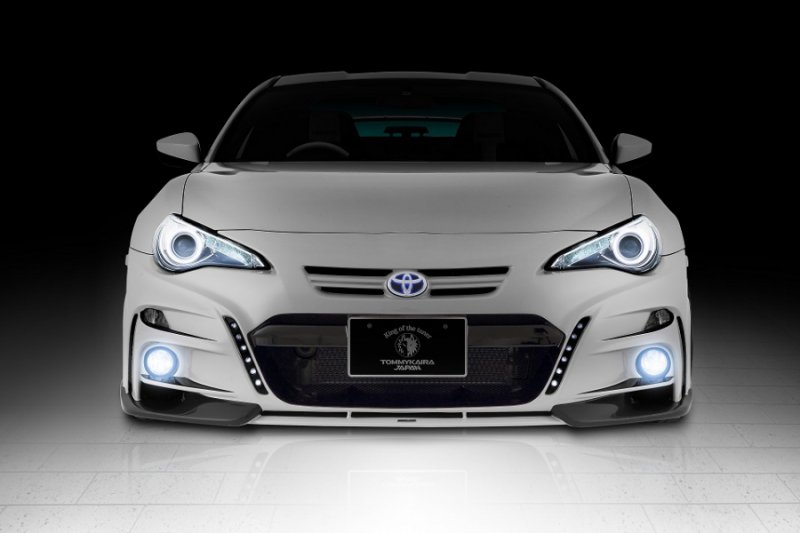 Toyota GT86 в агрессивном обвесе Rowen International