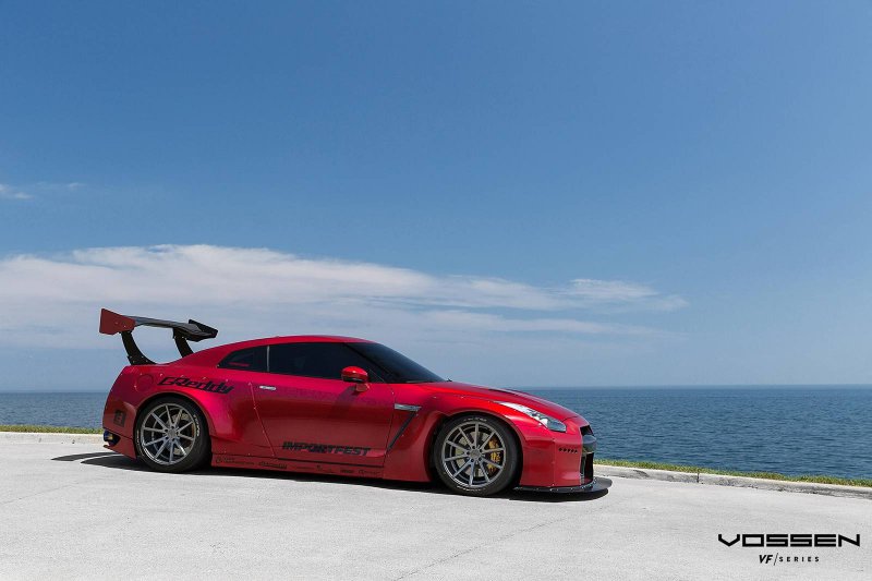 Nissan GT-R в обвесе Rocket Bunny на дисках Vossen Wheels