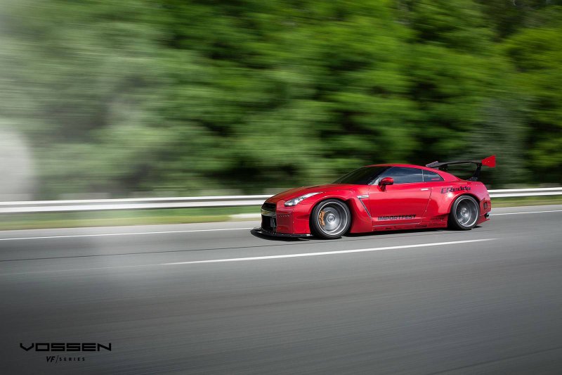 Nissan GT-R в обвесе Rocket Bunny на дисках Vossen Wheels