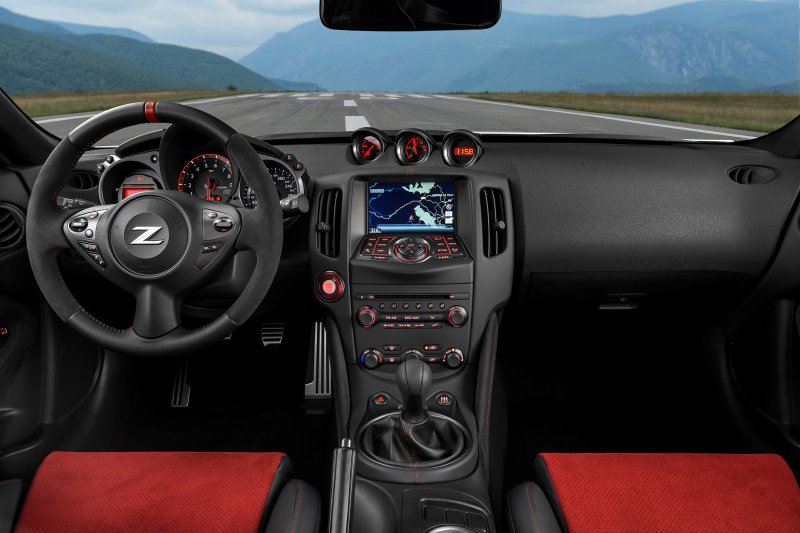 Nissan 370Z Nismo 2015 для Европы оказался слабее на 11 л. с.